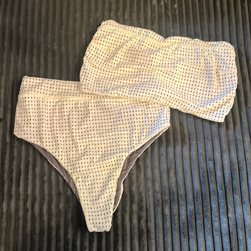 Acacia light neon mesh, two piece. Top XL, bottom XL